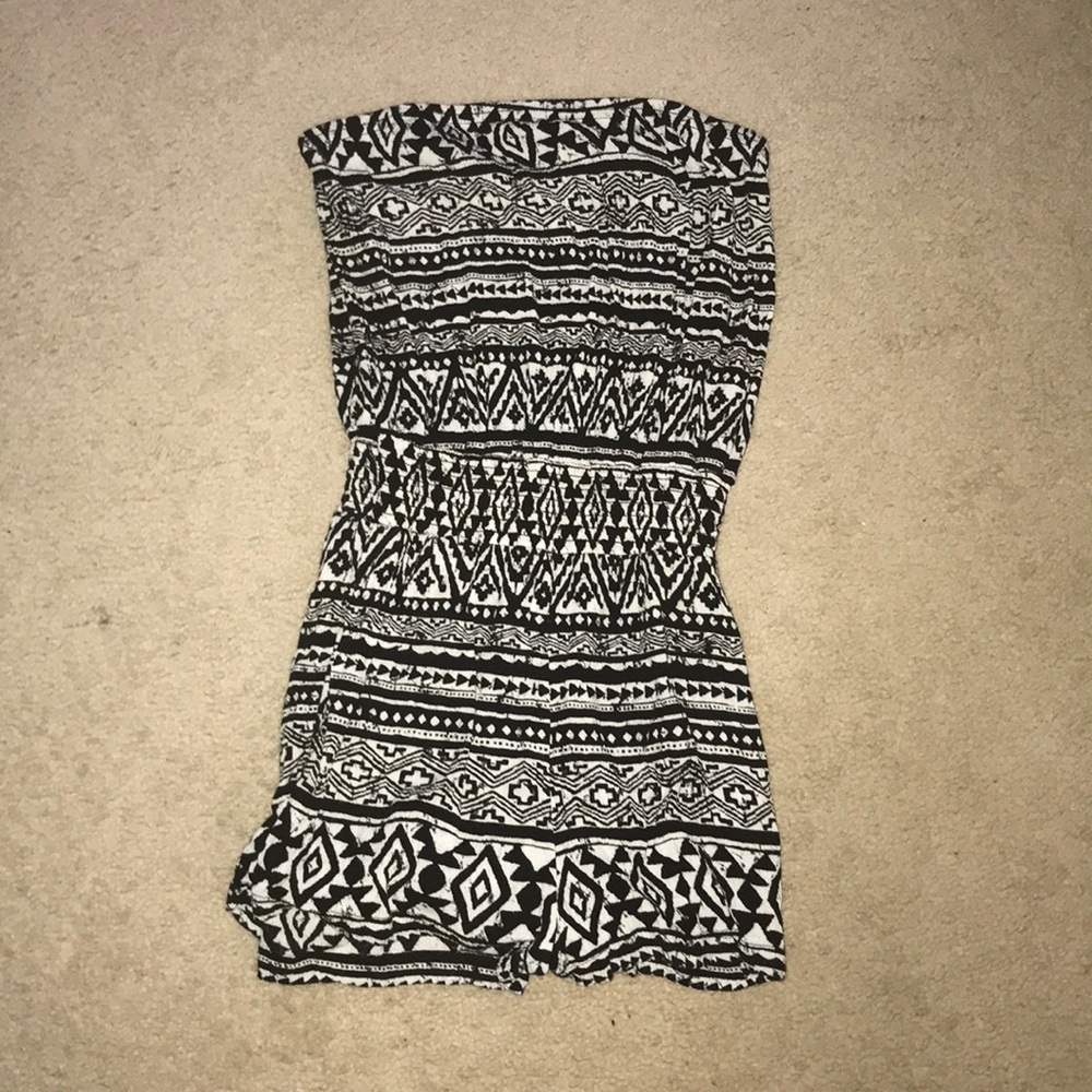 Patterned strapless romper